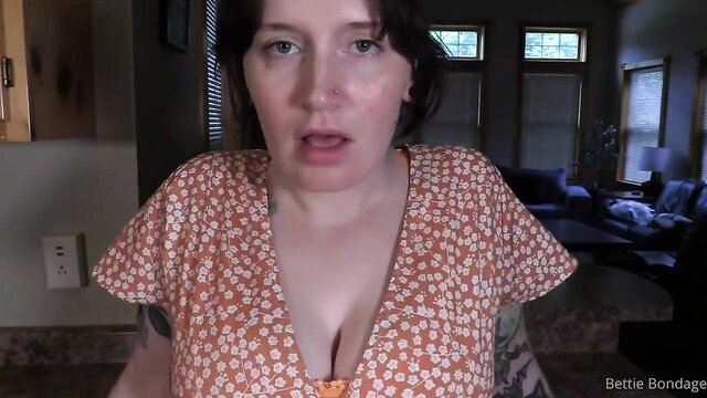 Bettie Bondage - xmilf bettie bondage in mommy holds the moan