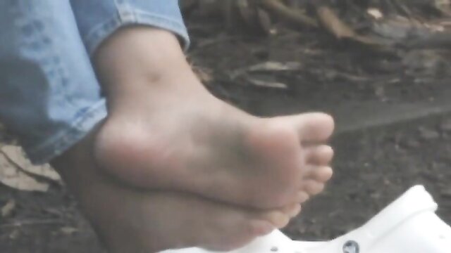 Xxx - sensual asian college girl soles rubbing in outdoor preview