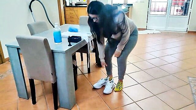 Miss Squirting - maid with glasses remote vibrator cumshot Miss Squirting