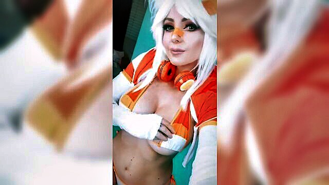 Jessica Nigri, Jessica - jessica nigris accidental bare breast   an erotic gif collection