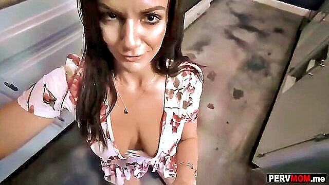 big cock, big dick, hard cock - fixed mommys car then that babe blew my large jock to repay me fixed mommys car then this babe blew my large dong to repay me coz when that babe reached inside my pocket for the car keys this babe dis
