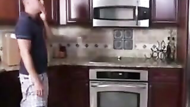 keep this quiet milf gets a facial : Milf
