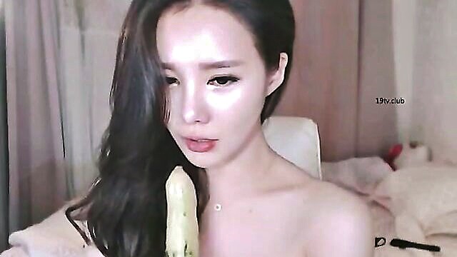 service industry webcam korean bj expert delivers oral pleasure : webcam