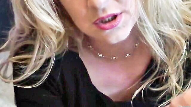 Oral Amber - authentic footage of a mature american housewife giving a passionate blowjob