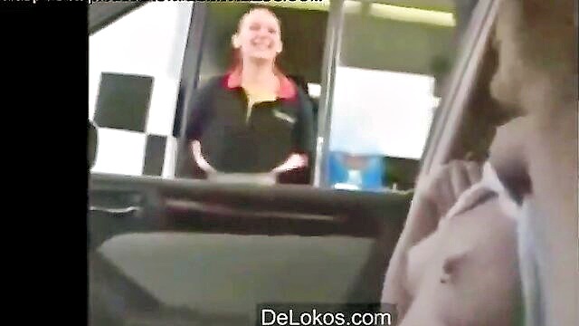 flash, flashing, tetas - quick teaching and flashing of boobs at mcdonalds   delokoscom