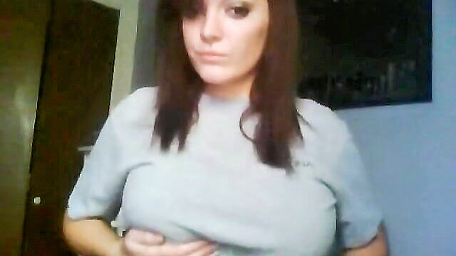 beautiful face with enormous boobs in homemade webcam video : webcam