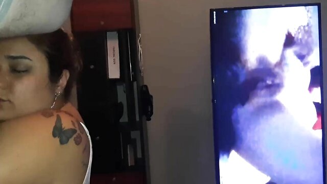 amateur latin couple enjoy anal play and cum tribute : Bellita Bum