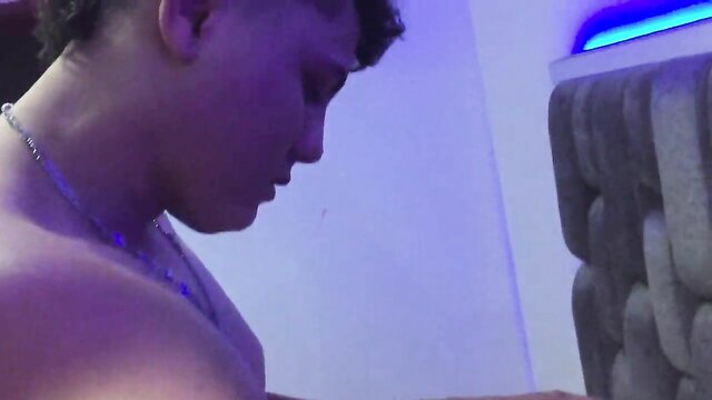 gay stepsister gets fucked and cums on camera : Akuarelaproducciones