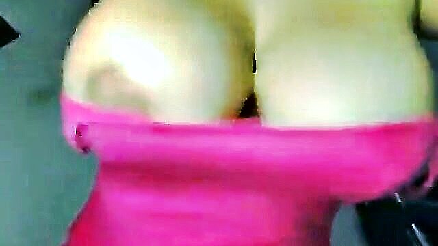 sensual latina beauty with voluptuous assets : Ts
