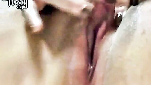 closeup of anonymous girl masturbating with big clit : ama