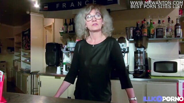 naughty cougar isabelle gets her tight ass fucked in a bar : Illico Porno