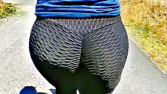 hot pawg in yoga pants : Pawg