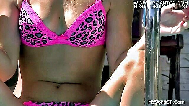 caught cheating european babe gets outdoor blowjob in hd : Ts