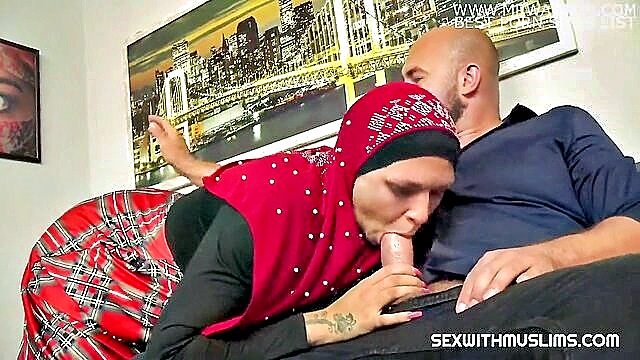 horny muslim husband gets a steamy hijabi handjob and blowjob : Porncz