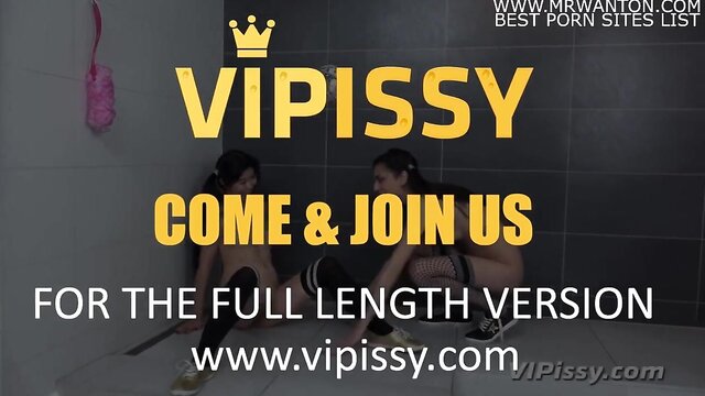 cheerleaders lick each others pee soaked pussies in hd on vipissy : VIPissy