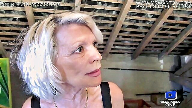 vicious cougar enjoys voyeuristic pleasure during maids anal encounter : Video Porno One