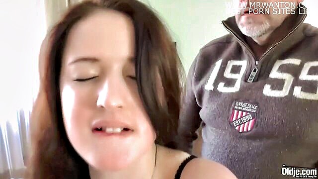 Bella Diamond - teen with natural boobs gets fucked by an older man doggy style Oldje