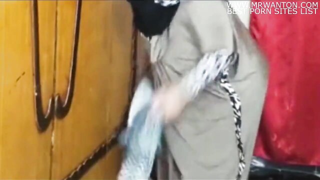 arabian beauty with a round booty in free hd xnxx porn video : Ara