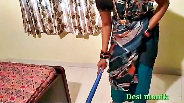 Indian Chudai - indian housewifes tight hole gets filled with a magical rhythm