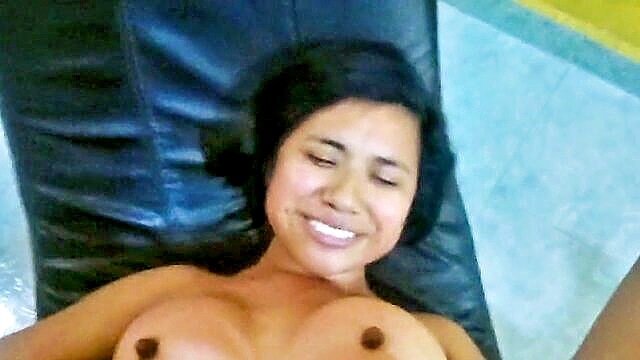 bien abierta en el banco del amor mexican amateur big natural tits brunette latina orgasm rough sex skinny tight pussy joven morena jovencita mexican girl mexico morena : Amor