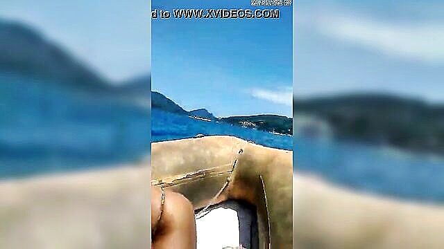Luna Oliveira, Luna - gozando na boquinha da luna oliveira no bote em alto mar em arraial do cabo rj cumshot amateur public model boquete sexo hardsex publico praia bote luna oliveira