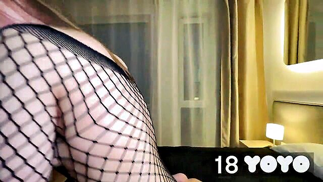 my stepbrother loves my asshole more than me : Yo Yo 18