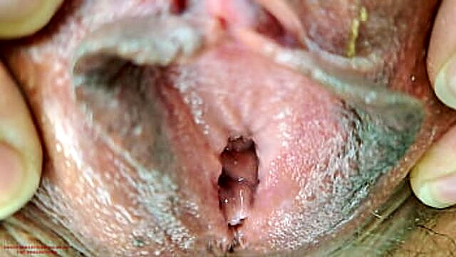 hot fresh mature reveals her hairy pussy : Karina Sebastieno Palacios