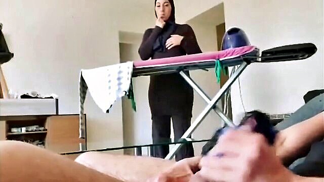 hidden camera, public flashing, big dick - Muslim Maid Cock Pulling XXXBP