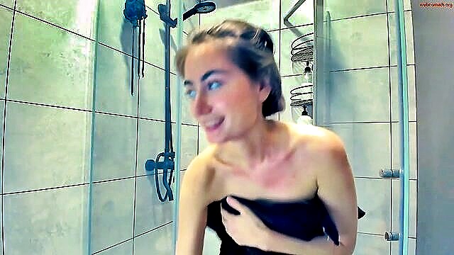 tessarosse private perfect body cum on pussy closeup gros seins max women sucking dicks fiery lust british pack oral tightpussy triangle bra gata webcam model name is tessarosse : webcam