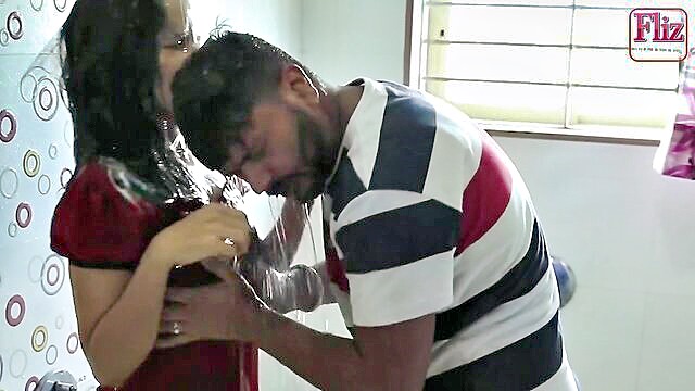 indian beauty with brunette hair and amateur experience in xozilla hd video : Amateur Porn