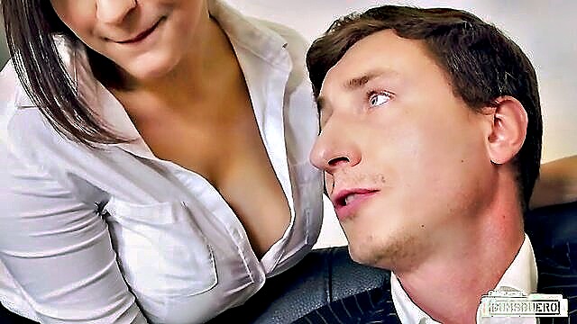 big tits boss and secretary : Bums Buero