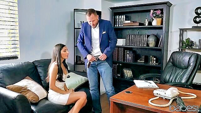 gianna dior gives a blowjob and gets rammed hard in the office : Babes