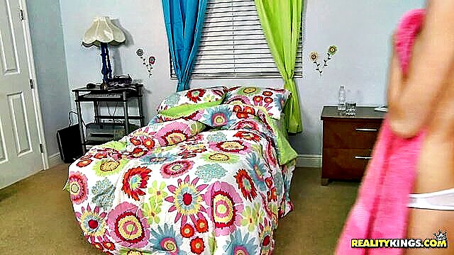 jessica lyn, sex tape, teen masturbating - jessica lynns steamy solo session on cumfiesta tape