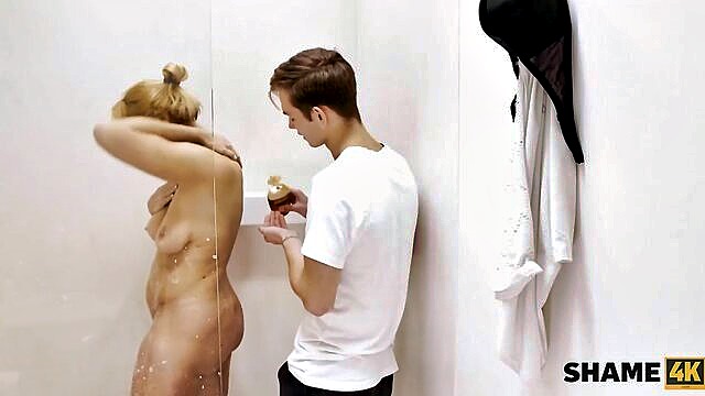 shame4k amazing cougar comes to take a shower but ends up having sex : Shame4k