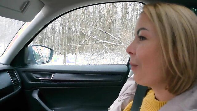 cheating wife gets a risky blowjob in the car : Orlovx5