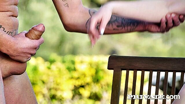 Potro De Bilbao, Eliz Benson - eliz benson gets a special valentines gift in the outdoors a hot doggy style facial and reverse cowgirl action Private