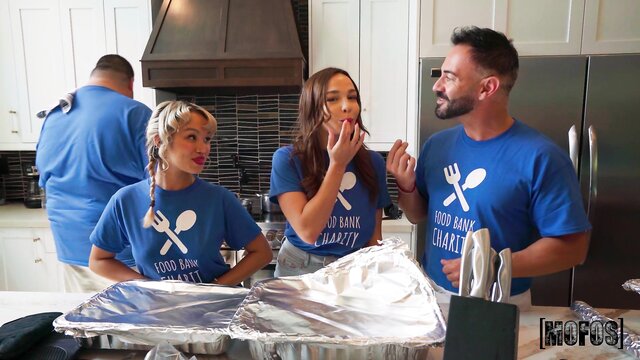 Brett Maker, Rissa May, Luna Luxe - booty squad orgy by mofos Mofos