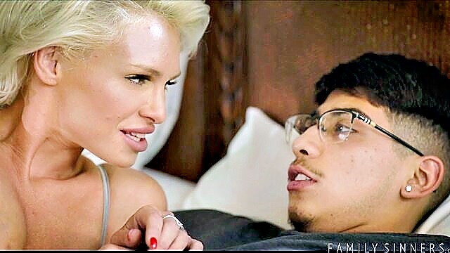 Charlie Phoenix, Diego Perez - latina milf threesome Mile High Media