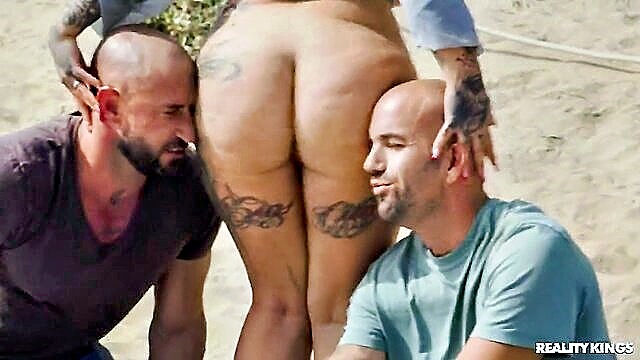 Potro De Bilbao, Sabien Demonia, Emilio The Machine - curves get their holes stretched by emilio the machines massive schlong in monster curves all stuffed up Reality Kings