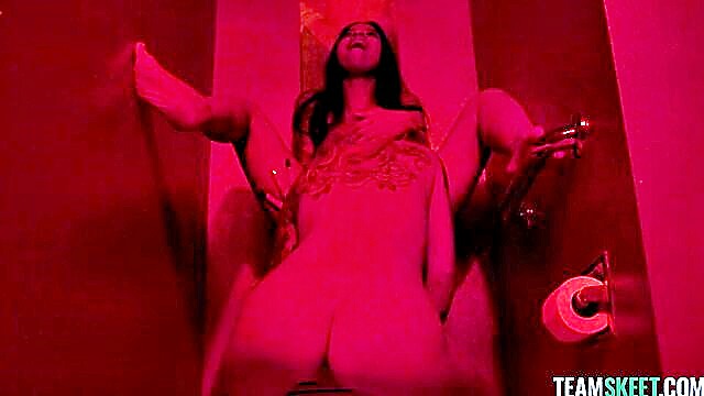 Rion King, Chad Alva, Dorian Del Isla, Ameena Green, Myra Moans, Mayara Lopes - team skeet video Team Skeet