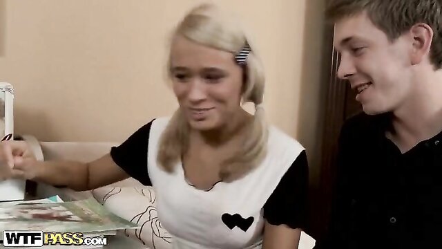 amateur chick porn scene 2 : Dolls Porn