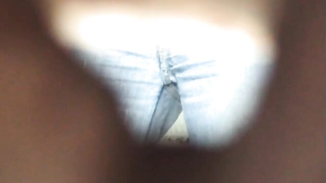 beach housewife toilet cam : Voyeur Bank