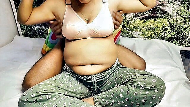 Desi girl 07 - desi gal 07 indulges in a wild desi village bang with her step cousin her hubby