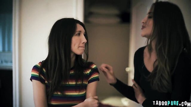 Gizelle Blanco, Maya Woulfe - mayawoulfe facesitting