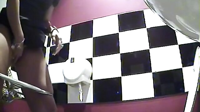 public pussy piss amateur blondie : Voyeur Bank