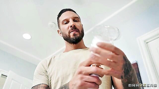 Sheena Ryder, Quinton James - sheena ryder gets down dirty with quinton james in a steamy brazzers clip BRAZZERS NETWORK