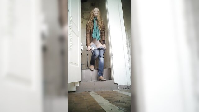 urine stained jeans for young blondie : Voyeur Bank