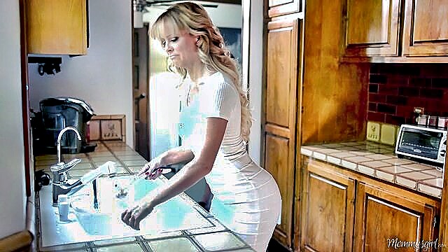Athena Faris, Cherie Deville - cherie deville lesbian kiss