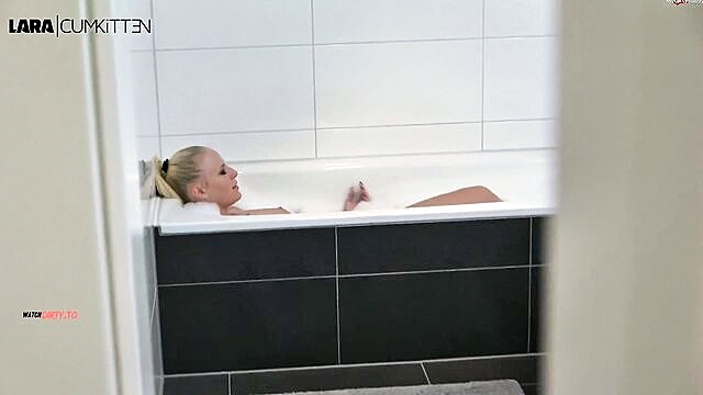 Lara-CumKitten - lara cumkitten takes on a massive dick takes a cumshot in the badewanne