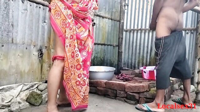 hardcore indian wife in red saree gets fucked in village house : Localsex31